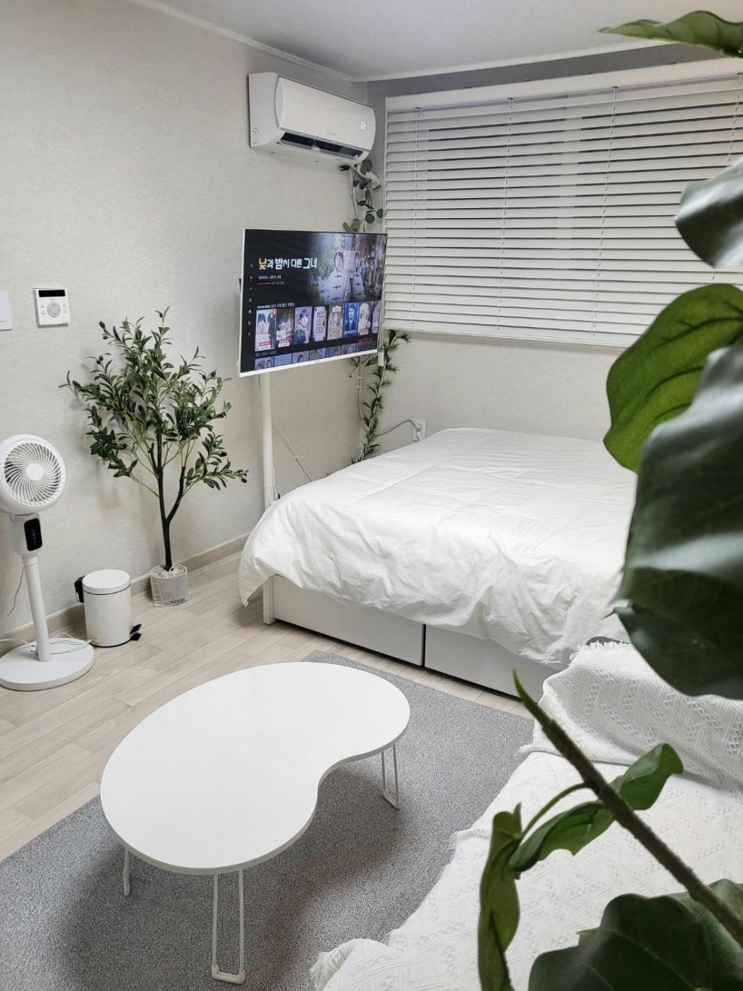 Căn hộ Moon House In #quiet #airport Transport Nearby#1 Min To Line2 Nakseongdae Subway
