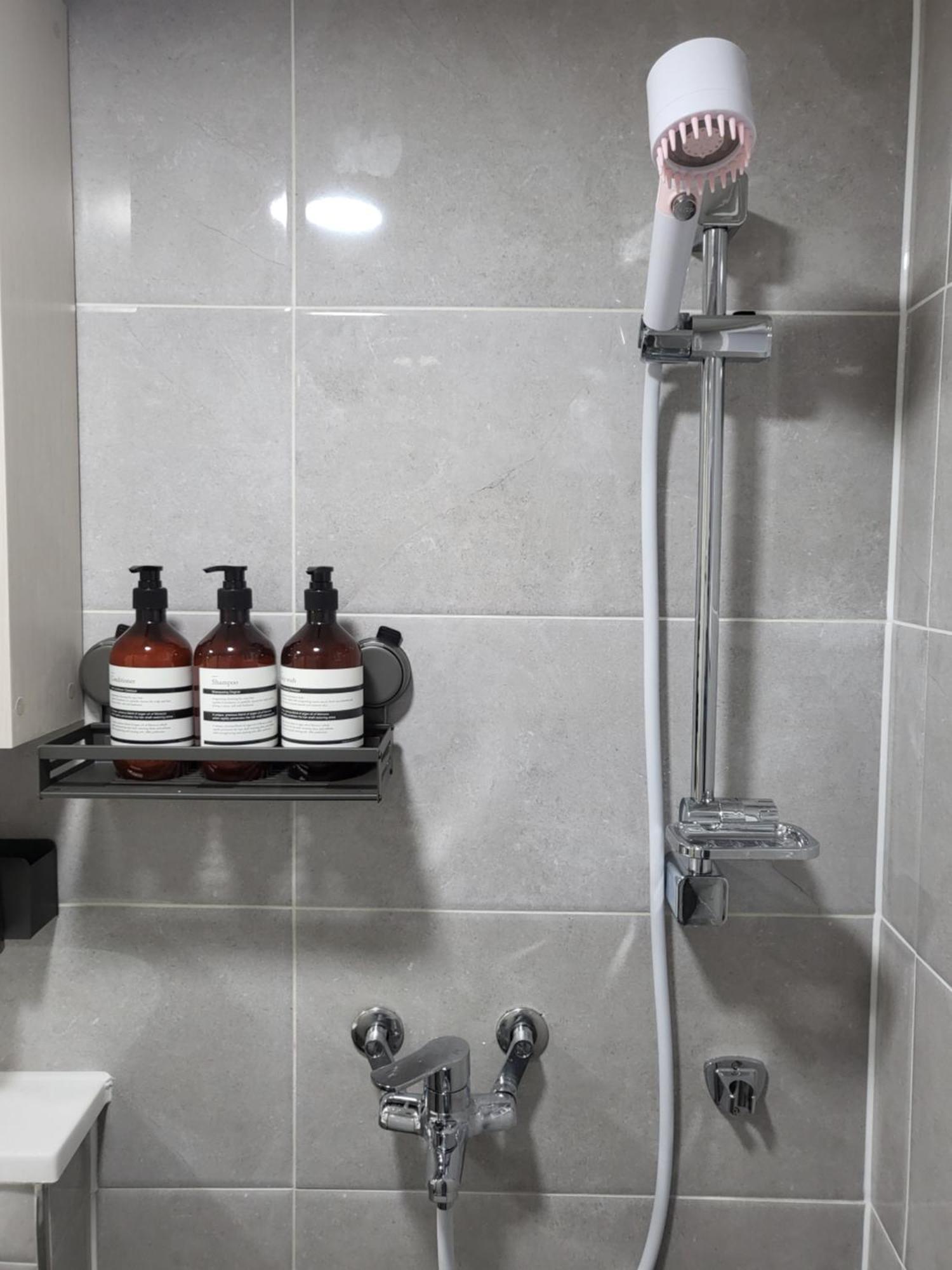 Căn hộ Moon House In #quiet #airport Transport Nearby#1 Min To Line2 Nakseongdae Subway Seoul